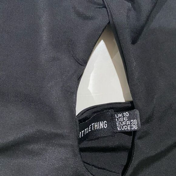 NWOT PrettyLittleThing Keyhole Crop Top Size US 6 - Picture 5 of 5